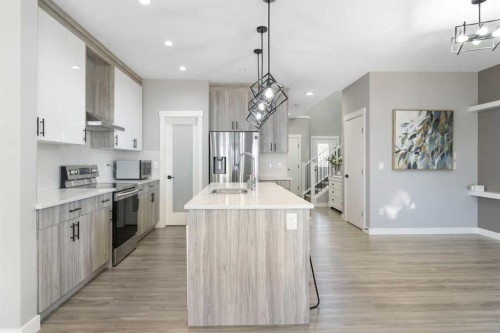 628 Edgefield Street, Strathmore, AB - Indoor Photo Showing Kitchen With Upgraded Kitchen