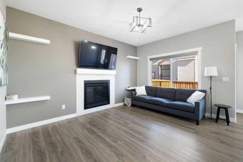 628 Edgefield Street, Strathmore, AB - Indoor Photo Showing Living Room With Fireplace