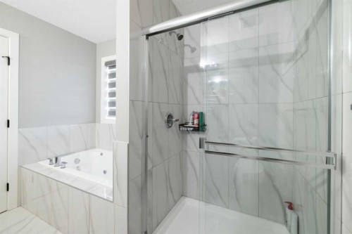 628 Edgefield Street, Strathmore, AB - Indoor Photo Showing Bathroom