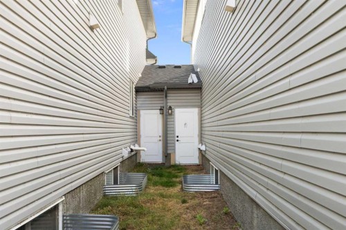 628 Edgefield Street, Strathmore, AB - Outdoor With Exterior