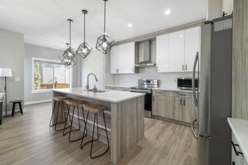 628 Edgefield Street, Strathmore, AB - Indoor Photo Showing Kitchen With Stainless Steel Kitchen With Upgraded Kitchen