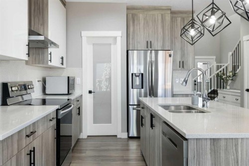 628 Edgefield Street, Strathmore, AB - Indoor Photo Showing Kitchen With Stainless Steel Kitchen With Double Sink With Upgraded Kitchen