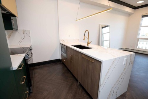 2107-4270 Norford Avenue Nw, Calgary, AB - Indoor Photo Showing Kitchen