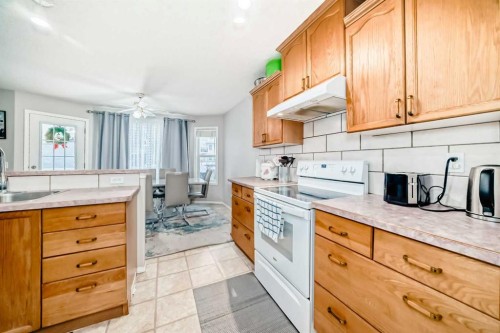270 Covewood Circle Ne, Calgary, AB - Indoor Photo Showing Kitchen