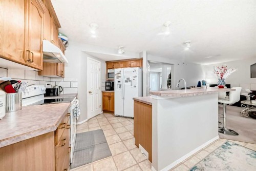 270 Covewood Circle Ne, Calgary, AB - Indoor Photo Showing Kitchen