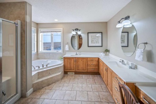 74 Sherwood Point Nw, Calgary, AB - Indoor Photo Showing Bathroom
