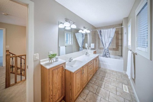 74 Sherwood Point Nw, Calgary, AB - Indoor Photo Showing Bathroom