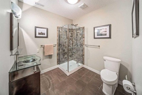74 Sherwood Point Nw, Calgary, AB - Indoor Photo Showing Bathroom