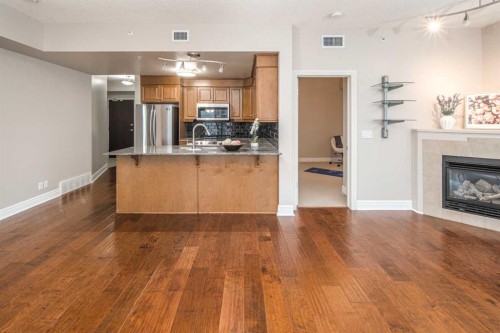 1907-920 5 Avenue Sw, Calgary, AB - Indoor Photo Showing Other Room With Fireplace