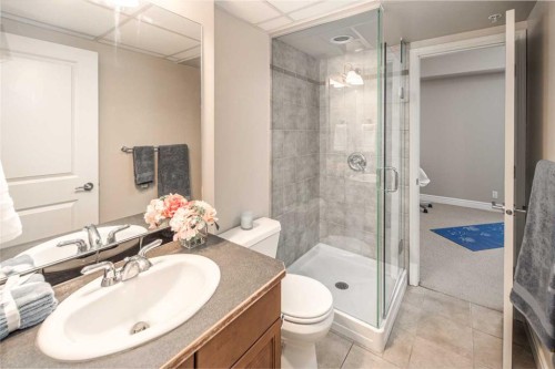 1907-920 5 Avenue Sw, Calgary, AB - Indoor Photo Showing Bathroom