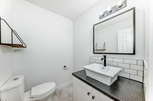 6808 26 Avenue Ne, Calgary, AB - Indoor Photo Showing Bathroom