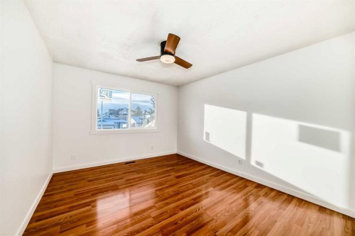 6808 26 Avenue Ne, Calgary, AB - Indoor Photo Showing Other Room