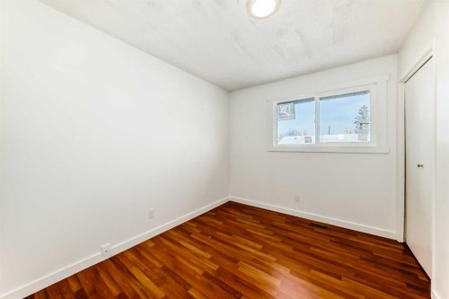 6808 26 Avenue Ne, Calgary, AB - Indoor Photo Showing Other Room
