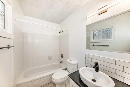 6808 26 Avenue Ne, Calgary, AB - Indoor Photo Showing Bathroom