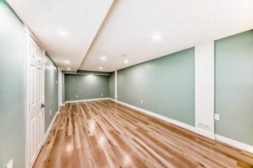 6808 26 Avenue Ne, Calgary, AB - Indoor Photo Showing Other Room