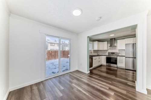 6808 26 Avenue Ne, Calgary, AB - Indoor Photo Showing Kitchen