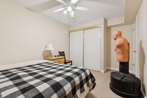 1107-201 Brae Glen Sw, Calgary, AB - Indoor Photo Showing Bedroom