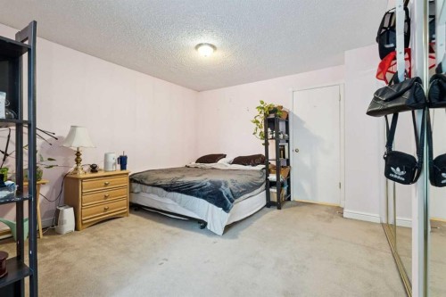 1107-201 Brae Glen Sw, Calgary, AB - Indoor Photo Showing Bedroom