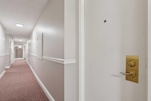 1107-201 Brae Glen Sw, Calgary, AB - Indoor Photo Showing Other Room
