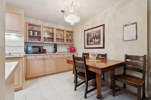 1107-201 Brae Glen Sw, Calgary, AB - Indoor Photo Showing Dining Room