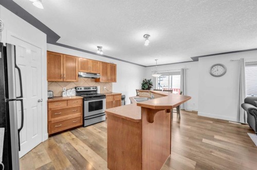 105 Covemeadow Bay Ne, Calgary, AB - Indoor Photo Showing Kitchen