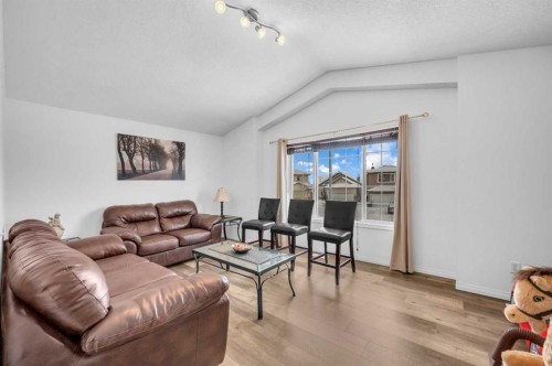 105 Covemeadow Bay Ne, Calgary, AB - Indoor Photo Showing Living Room