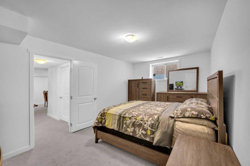 105 Covemeadow Bay Ne, Calgary, AB - Indoor Photo Showing Bedroom