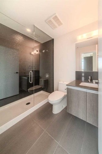 702-1188 3 Street Se, Calgary, AB - Indoor Photo Showing Bathroom