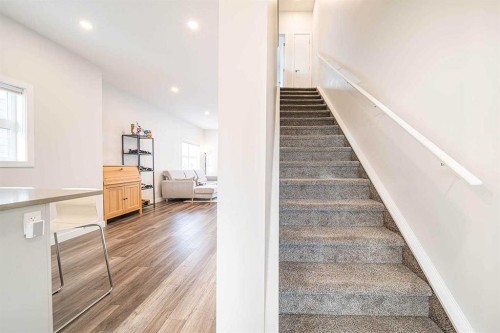 69 Les Jardins Park Se, Calgary, AB - Indoor Photo Showing Other Room