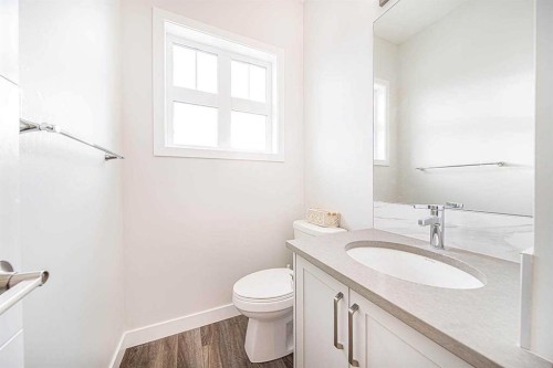 69 Les Jardins Park Se, Calgary, AB - Indoor Photo Showing Bathroom