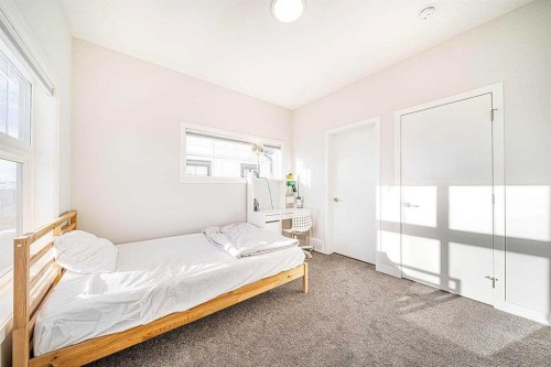 69 Les Jardins Park Se, Calgary, AB - Indoor Photo Showing Bedroom