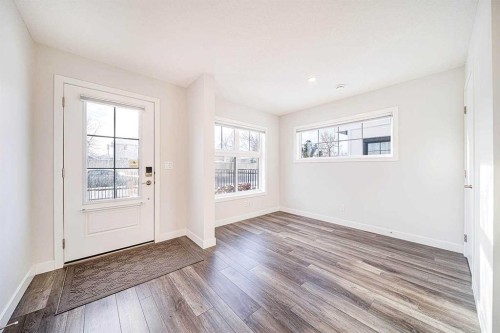 69 Les Jardins Park Se, Calgary, AB - Indoor Photo Showing Other Room