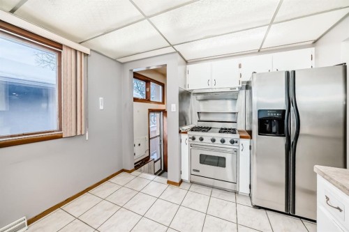 5632 21 Street Sw, Calgary, AB - Indoor Photo Showing Kitchen