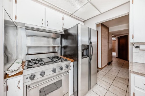 5632 21 Street Sw, Calgary, AB - Indoor Photo Showing Kitchen