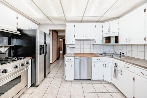 5632 21 Street Sw, Calgary, AB - Indoor Photo Showing Kitchen With Double Sink