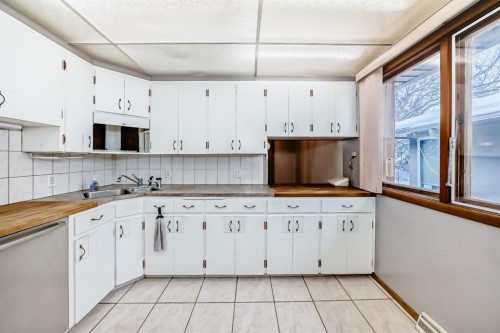 5632 21 Street Sw, Calgary, AB - Indoor Photo Showing Kitchen With Double Sink