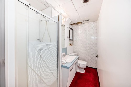 5632 21 Street Sw, Calgary, AB - Indoor Photo Showing Bathroom