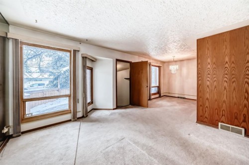 5632 21 Street Sw, Calgary, AB - Indoor Photo Showing Other Room