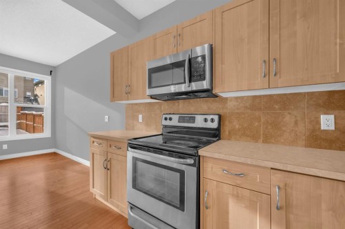 402 Hillcrest Circle Sw, Airdrie, AB - Indoor Photo Showing Kitchen