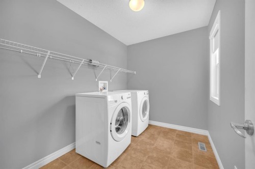 402 Hillcrest Circle Sw, Airdrie, AB - Indoor Photo Showing Laundry Room