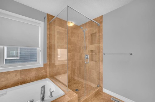 402 Hillcrest Circle Sw, Airdrie, AB - Indoor Photo Showing Bathroom