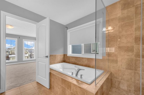 402 Hillcrest Circle Sw, Airdrie, AB - Indoor Photo Showing Bathroom