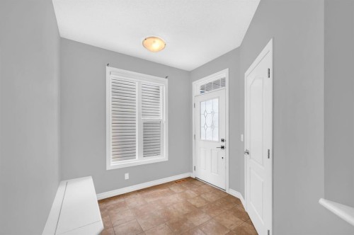 402 Hillcrest Circle Sw, Airdrie, AB - Indoor Photo Showing Other Room