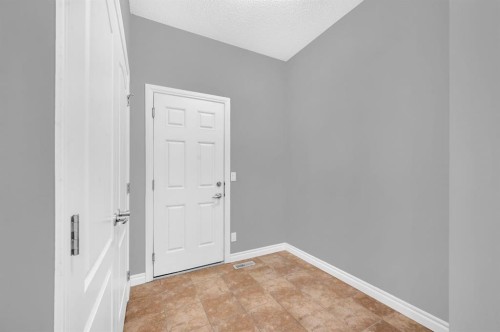 402 Hillcrest Circle Sw, Airdrie, AB - Indoor Photo Showing Other Room