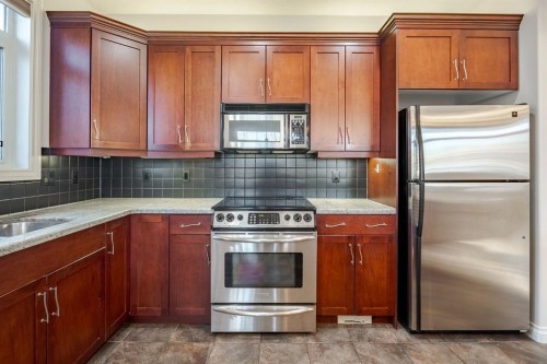 14 Discovery Woods Villas Sw, Calgary, AB - Indoor Photo Showing Kitchen