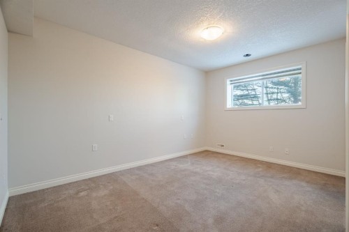 14 Discovery Woods Villas Sw, Calgary, AB - Indoor Photo Showing Other Room