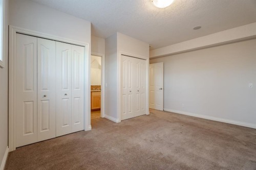 14 Discovery Woods Villas Sw, Calgary, AB - Indoor Photo Showing Other Room