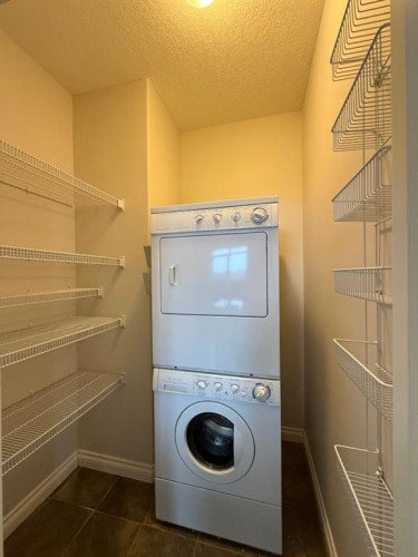 14 Discovery Woods Villas Sw, Calgary, AB - Indoor Photo Showing Laundry Room