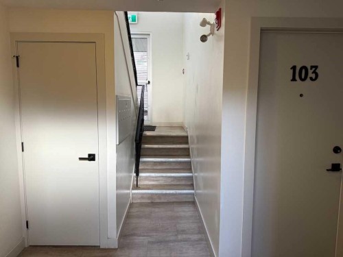 1821 17 Street Sw, Calgary, AB - Indoor Photo Showing Other Room