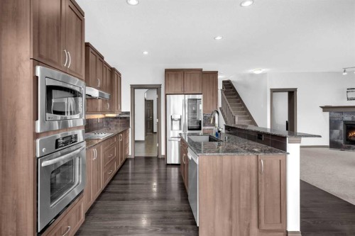 1121 Kingston Crescent Se, Airdrie, AB - Indoor Photo Showing Kitchen With Upgraded Kitchen